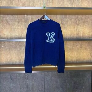 🚩steal authentic Louis Vuitton Deep Blue Crewneck Sweater with White LV Patch